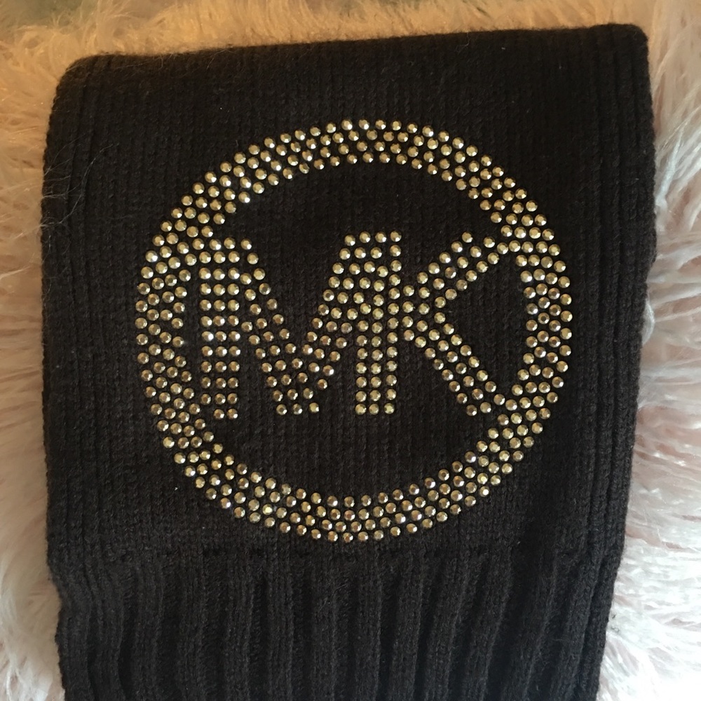 Michael Michael Kors Scarf W/MK Logo🧣